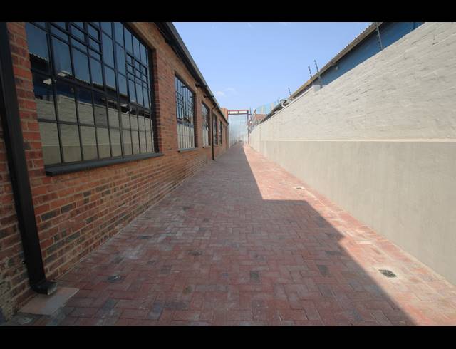 1,683M² FACTORY FOR SALE IN SEBENZA